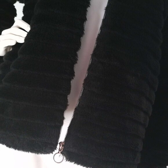 Women's Hooded Ribbed Faux Fur Jacket. Size is Large - Picture 4 of 14